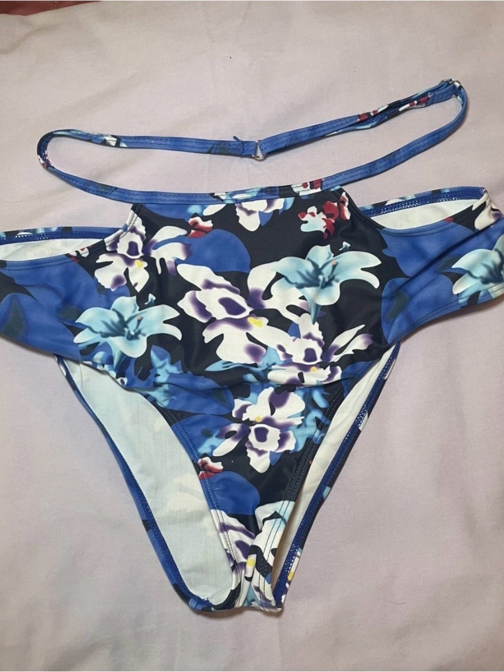 New Women’s Miss Adola Bikini Top & Shein Bottom size Medium swimsuit - Picture 5 of 6